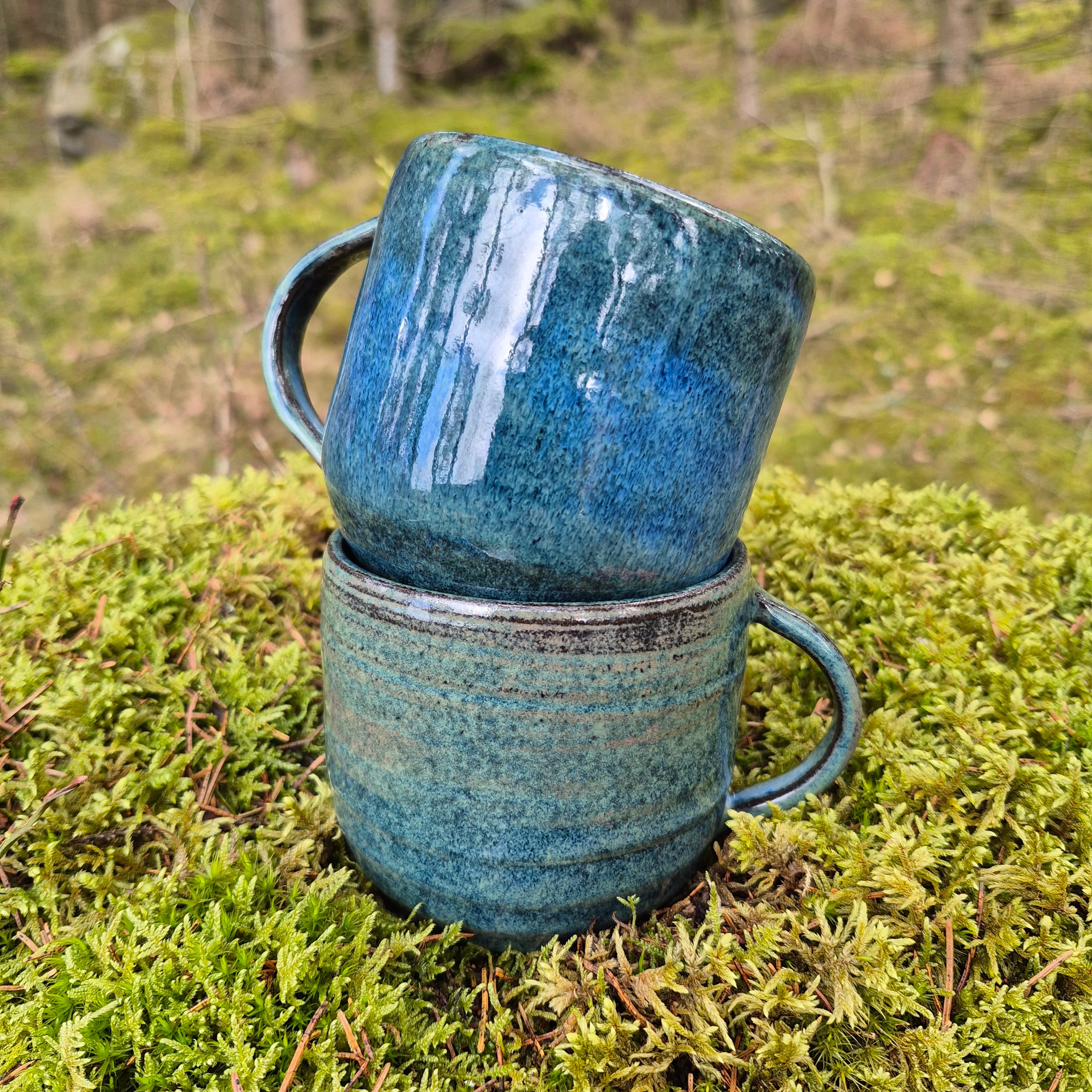 Blue green cups